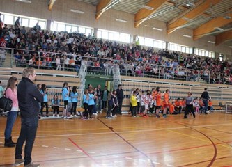 FOTO: Dinamovci razveselili školarce u Križu