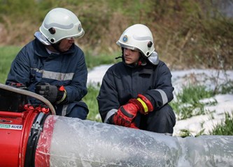 Jaskanski vatrogasci odradili vježbu s pjenom