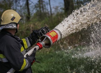 Jaskanski vatrogasci odradili vježbu s pjenom