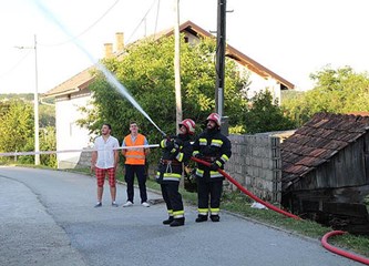 DVD Krašić i DVD Stupnik izveli vatrogasnu vježbu