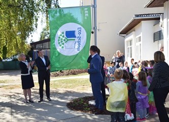 Eko-zastava zavijorila i u Kurilovečkoj ulici u Velikoj Gorici