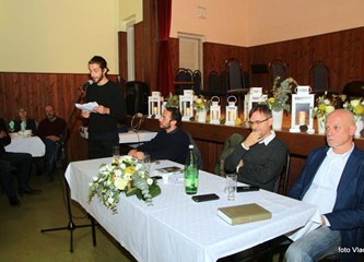 "Blato u dvorištu": Ratko Cvetnić u Mraclinu predstavio svoj novi roman