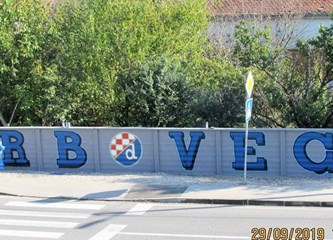 FOTO: Vrbovečki Bad Blue Boysi grad uljepšali Dinamovim grafitima
