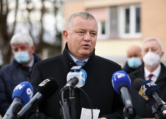 U županiji potresom oštećeno 3738 objekata, stradale u Zaprešiću obišao ministar Darko Horvat