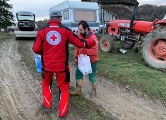 Volonteri i djelatnici Crvenog križa svakodnevno pomažu u Sisačko-moslavačkoj županiji