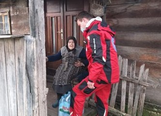 Volonteri i djelatnici Crvenog križa svakodnevno pomažu u Sisačko-moslavačkoj županiji