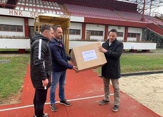 Veliki BRAVO za male nogometaše Svete Nedelje: 630 paketa poslali svojim vršnjacima iz klubova Banovine!