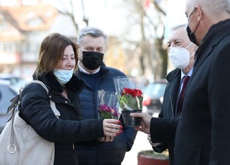 FOTO Dan žena: Darivali pripadnice ljepšeg spola od Zaprešića do Vrbovca