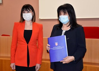Ministrica Tramišak u Velikoj Gorici uručila 47 milijuna kuna vrijedne ugovore za projekte na području županije